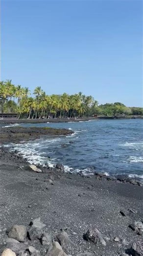 Black sand beach waves on Hawaii’s Big Island 🌊 volcanic coast ocean sounds