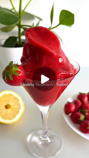 Selma | easy healthy recipes on Instagram: "3-ingredient Healthy Strawberry Sorbet☀️ This is a super fresh & summery dessert, perfect for the warm weather🤩 • This makes 2 servings • Ingredients 2 1/2 cups frozen strawberries (6 dl / about 400 g)* juice of 1/2 lemon 1 tablespoon maple syrup (or honey if you don’t have ibs) • 1. Add all the ingredients into a blender and mix until smooth 2. Serve immediately! • • *If you are on the elimination phase of the low-FODMAP diet, use 65g of straw
