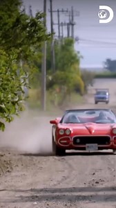 El deportivo rojo entra derrapando y roba miradas dentro y fuera del garaje 😎🚗💨#Mexicánicos Descubre más contenidos como este en #HBOMax Suscríbete ahora: https://bit.ly/DiscoveryLA-MAX | Discovery Latinoamérica