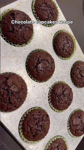 Easy Chocolate Cupcakes Recipe | Soft & Moist Chocolate Cupcakes 🧁🍫 #Shorts