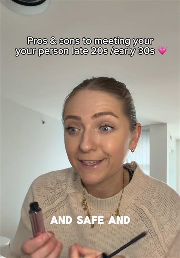 Pros and Cons of Dating: A Fun Take