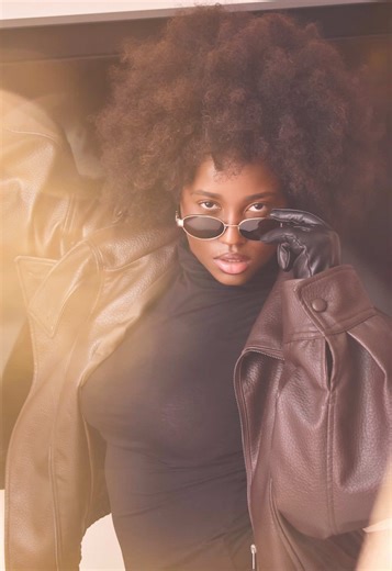 APPEL À MODÈLES 📢 Je recherche 2 profils pour un projet studio la semaine prochaine. 📍 Lieu : Paris 🎁 Tarif : Séance offerte (contre utilisation des photos pour mon portfolio). DM moi vite si tu es disponible quelques heures pour qu'on cale ça ! 🚀 #fyp #photograhy #photostudio #women