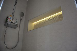 Niche Schlüter®-KERDI-BOARD-N Profilés LED Schlüter®-LIPROTEC = LA combinaison agencement gagnante Schlüter®-KERDI-BOARD-N : http://www.schluter-systems.fr/niche-de-douche-schluter-kerdi-board-n.aspx Schlüter®-LIPROTEC : http://www.schluter-systems.fr/technologie-de-profiles-lumineux.aspx | Schlüter-Systems France