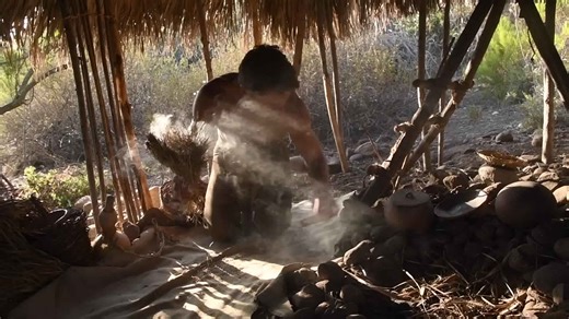 Man Catches a Giant Clam and Cooks It Primitive Style