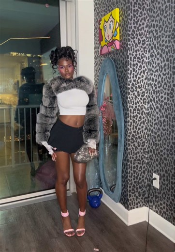 Grwm with Taffy 💖🪄 I just love this song 🎶 😮‍💨 I had to step out of my closet for this video into my living room with Princess peach #projectloading #gimmeakiss💋 #welcometotaffyland🎠💖