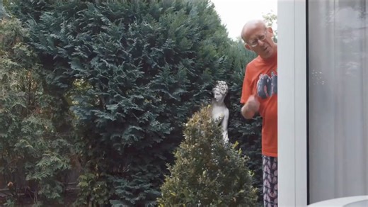 You may recognise David Helfgott from the 1996 film 'Shine' for which Geoffrey Rush won an Oscar for Best Actor. Or even remember his performance at the Oscars itself. Australian pianist David Helfgott is a living legend embarking on his final farewell tour. Don't miss the last chance to see him perform live, for one night only at the Hall on 4 August. Reserve your seats! https://cityrecital.ink/david-helfgott David Helfgott #davidhelfgott #pianist #pianorecital #piano #shinethemovie #sydney #sy