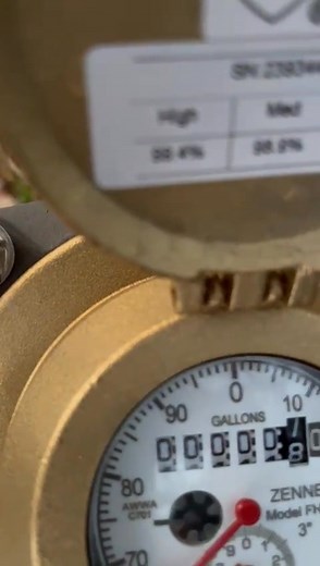 🚒💧 AquaFlow’s New Fire Hydrant Technology Is Here — And It’s a Game Changer for Construction Sites 💧🚒 We’ve been working on this one for a long time… and it’s finally ready. This is our newly-patented AquaFlow hydrant valve — built specifically for construction companies, site development crews, utility contractors, and anyone pulling water directly from a hydrant while a project is underway. For years, construction teams have been asking us for a solution they can trust when running tempora