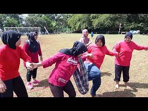 Lomba estafet sarung