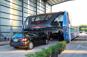 China’s car-swallowing bus might be a giant scam