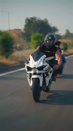 ASHUTOSH SINGH TOMAR on Instagram: "White hawk ❤️ . . . . #kawasaki #h2 #ninjah2r #ninjah2 #h2r"