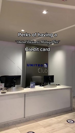 Love my United Business MileagePlus credit card for many reasons but mostly because it makes flying a seamless experience ✈️ @United Airlines #travel #unitedairlines #unitedclub #unitedlounge #ohare #chicago #airport #travelwithlexie