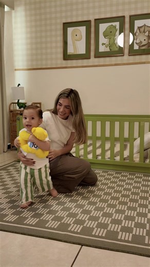 Últimamente me cuesta aceptar lo rápido que está creciendo 🥹 Ya no es tan chiquito, ahora es un pequeño explorador lleno de energía… y hasta listo para su propio mundial ⚽✨ Nuestra rutina también ha ido cambiando, y este momento juntos se volvió nuestro reset del día 🤍 Le doy NIDO KINDER 1 porque está pensado para esta etapa y me da tranquilidad saber que tiene 0% azúcar añadida y nutrición especializada para acompañar su crecimiento ✨ ¿También sienten que crecen demasiado rápido? 🥹 #NidoKind