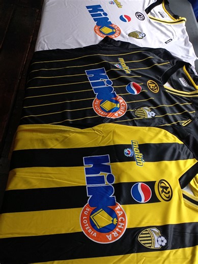 No es una camisa, es el orgullo de un pueblo. Regala la Aurinegra!🔥 🫂|Entrega inmediata 📲|Comunícate al 04128923377 📍|Barrio Obrero Centro Comercial Paseo Las Cumbres Local 16 #aurinegro #tachira #deportivotachira #sancristobal