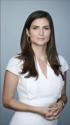 Kaitlan Collins Shows Her Perfect Figure In Photo