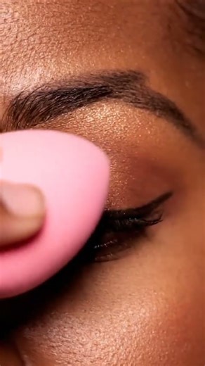 Eyeshadow blending montage