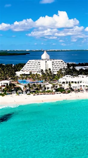 The Grand Oasis Cancun on Instagram: "These are the days everyone talks about… And Cancun is calling. 📣🌴 Spring Break at The Grand Oasis Cancun means unlimited food and drinks, epic parties, and non-stop dancing under the sun. All with the Caribbean Sea as your backdrop. 🌊☀️ This isn’t just a trip. This is the Spring Break experience. Plus, when you book during our promo dates, you unlock exclusive perks 👇 🔥 Up to 37% OFF 🔥 Extra 15% OFF for ORewards members 🔥 Airport–hotel transportation