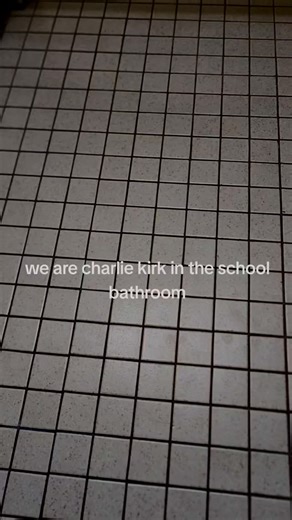 @horseducks on Instagram: "C: @ alexschw on TT 日本利用压电瓷砖将脚步转化为电能。 这些瓷砖捕捉来自你脚步的动能。当你行走时，你的重量和动作会对瓷砖产生压力。瓷砖会轻微弯曲，从而产生机械应力。瓷砖内部的压电材料将这种应力转化为电能。每一步都会产生少量电荷，而数百万步结合在一起就能产生足够的电力来驱动LED 灯、数字显示屏和传感器。在像涩谷车站这样繁忙的地方，每天大约有240万个脚步为这一系统作出贡献。这些电能可以被储存或立即使用，从而减少对传统电力来源的依赖，并支持可持续的城市基础设施。这种方法将日常运动转化为实用的可再生能源。 #日本#知识 #事实 #你知道吗 #推荐 ＃科技 #创新 #历史 #技术 #实验 #热门 日本利用压电瓷砖将脚步转化为电能。 这些瓷砖捕捉来自你脚步的动能。当你行走时，你的重量和动作会对瓷砖产生压力。瓷砖会轻微弯曲，从而产生机械应力。瓷砖内部的压电材料将这种应力转化为电能。每一步都会产生少量电荷，而数百万步结合在一起就能产生足够的电力来驱动LED 灯、数字显示屏和传感器。在像涩谷车站这样繁忙的地方，每天大约有240