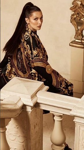 Bella slays the runway! 👑✨️#fashionicon #supermodel#runway