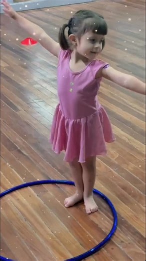 CENTRO DE ARTES DANZA CONMIGO on Instagram: "Pequeñas puntitas, grandes ilusiones. Nuestras clases de Baby Ballet ayudan a que cada niña descubra la magia del movimiento. Inscripciones abiertas para 4 a 6 años 🩰💗 📱 8472-0390"