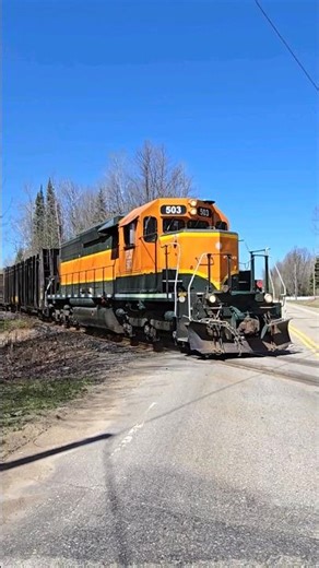 Got The Hammer Down To Notch 8.. This SD40-2 Is Giving It All!! #trains #trainvideo #trainhorn