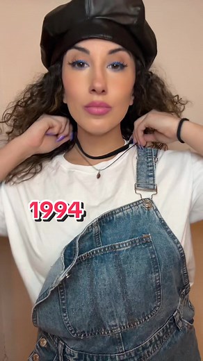 And she’s got her flannel to tie around the waist! #nostalgia #90s #90saesthetic #fashiontrends