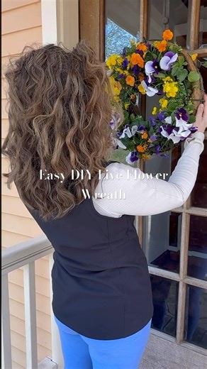 Easy Live Flower Wreath 🌸 | Beginner-Friendly DIY Spring Decor #Shorts