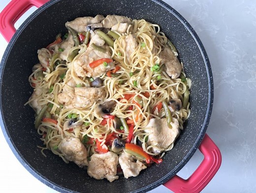 One-Pot Chicken Lo Mein - Kosher.com