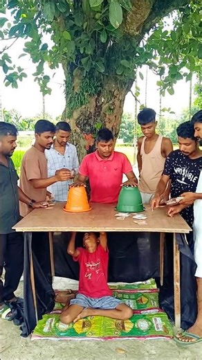 A child under the table watches how people cheat and make money.#funny #video #viralvideo #reels