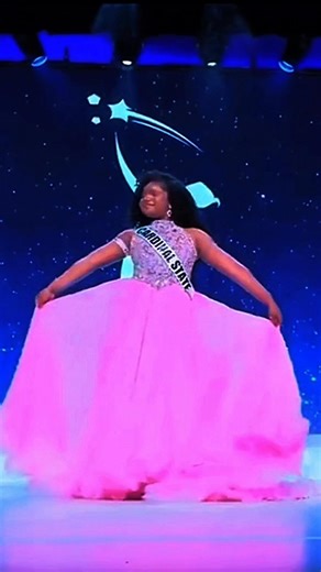 👑 Is the Miss Elementary America crown on your Christmas list? 📮 Join us in Little Rock for Nationals in June! ✨ 👑 Miss Elementary America National Pageant 👑 Miss South Carolina Jr. High, High School and Collegiate America Pageant 👑 Miss Eastern Carolina and Miss Capital City 👑 Executive Reign 🛍️ McKenzie Jade’s 👗 Johnathan Kayne 💎 Stoned Couture 💄 The Perfect 10 🎥 PageantVision.com #misselementaryamerica #mhsapageants #roadtolittlerock #bigonlittlerock #misshighschoolamerica @topfans