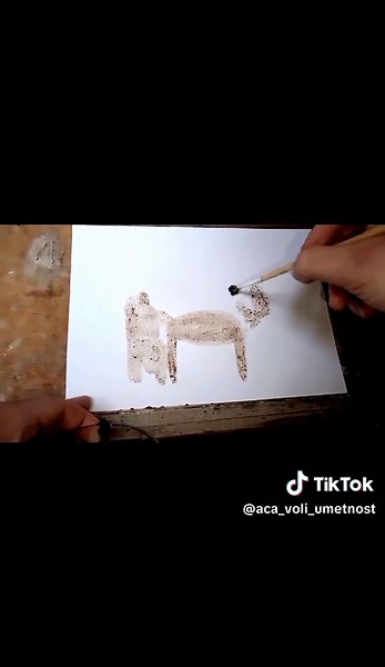 Kreativno slikanje sa talogom od kafe i komadima drveta