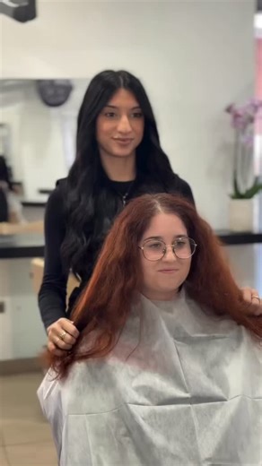 Valentina Sardelli🌸 on Instagram: "Federica è una nuova cliente Harem e arriva da Martina Franca. In passato ha scelto una tinta ramata, che le ha evidenziato la riga di ricrescita e creato discromie. Desiderava un rame naturale, che non sembrasse artefatto e abbiamo creato un Degradé Joelle Harem dalle sfumature Copper, ultra naturali, di quelle che non si notano ma fanno la differenza. Model: @federica__digiuseppe Hairstylist: @valentina_harem #coloristawella #degradejoelle #massafra..."