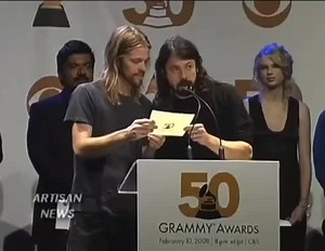 Dave&Taylor making fun of Taylor Swift😂🖤 #taylorhawkins #davegrohl #foofighters #funny #taylorswift