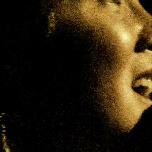 Le Vent Nous Portera (2009) Je n’ai pas peur de la route! That opening line, still after all these years: a prayer for the ungodly. 👀 Watch the full video here: https://youtu.be/DmXh5_TB42g #HungerNow | Sophie Hunger