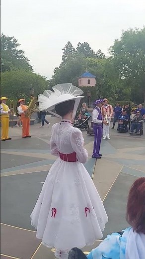 Mary Poppins Sings Supercalifragilisticexpialidocious Live at Disneyland Magical Disney Performance