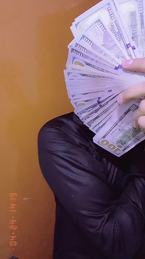 Counting US Dollar Bills in a Fun Setting