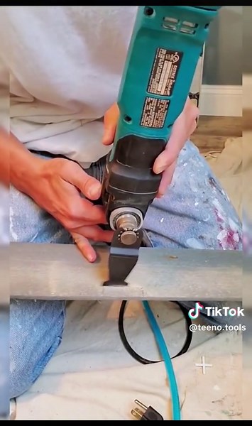 Cut, sand, scrape—this oscillating tool does it all! #ToolHacks#MultiTool#OscillatingTool#tool #cordless #cut #sand #scrapemetal