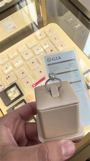 A ring glowing with quiet confidence 💫 This 1.01ct natural diamond, graded E colour and VS2 clarity, is a true expression of refined brilliance. Set in 18K White Gold, its single halo enhances the centre stone’s fire, while delicate shoulder diamonds create seamless radiance from every angle. An engagement ring with balanced proportions. Exceptional clarity. A sparkle that feels effortless, yet unforgettable. 📍 250 Pitt Street, Level 9, Suite 904 Sydney, Australia 📞 61 422 036 583 📞 61 433 8