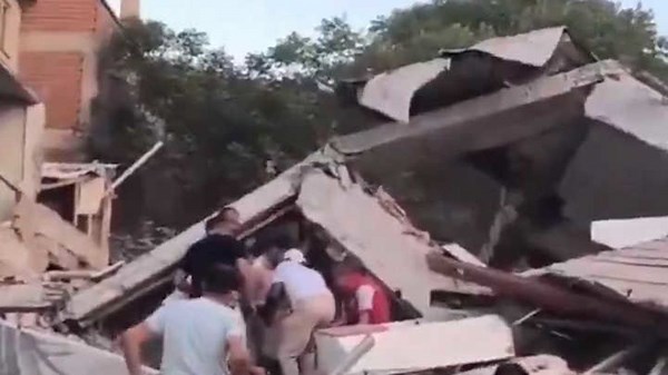 Terremoto en Turquía: colapsaron diez edificios y hay heridos