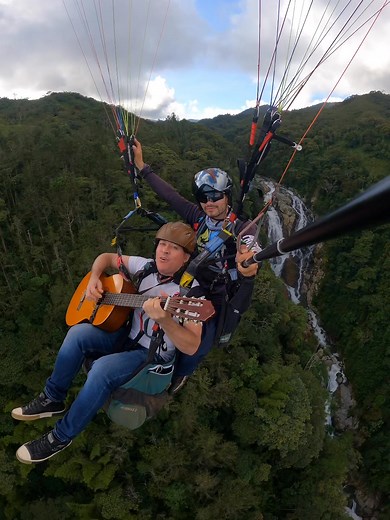45K views · 1.3K reactions | EL TRUQUITO es disfrutar cada momento; por eso me fui a cantar en las alturas!!! | Over Vásquez - El Dueto del Pueblo | Facebook