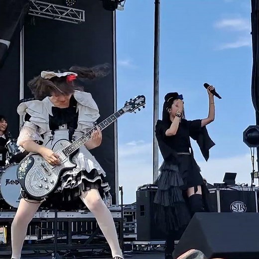 Band-Maid: Screaming Miku Cute Head Bang! 🥰