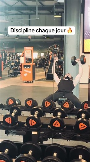 Incline Dumbbell Press – Exercice parfait pour le haut des pectoraux