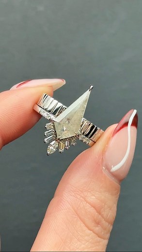 Thoughtfully engineered for everyday wear.A built-in channel groove and bar connection allows these rings to move as one — balancing beauty, function, and comfort. 😍 | Point No Point Studio