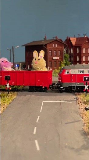 BR 218 with Easter Train on the Model Railroad 🐰🚂
