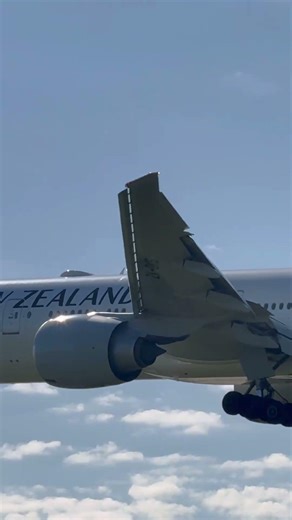 Air New Zealand Boeing 777-300ER (ZK-OKS) Landing Melbourne RWY 34 🇳🇿✈️ | From Auckland