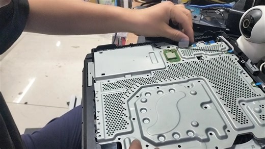 拆解PS4游戏机维修看看内部结构