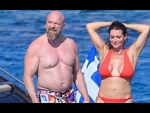 PHOTOS – Triple H & Stephanie McMahon Flaunt Their Bodies On The Beach