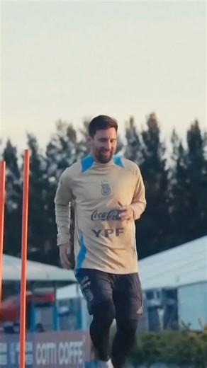 38K views · 75K reactions | 朗 Lionel Messi tellement heureux de s’entraîner avec l’Argentine ! #AP #Football #Messi #Argentine #foot | beIN SPORTS France | Facebook