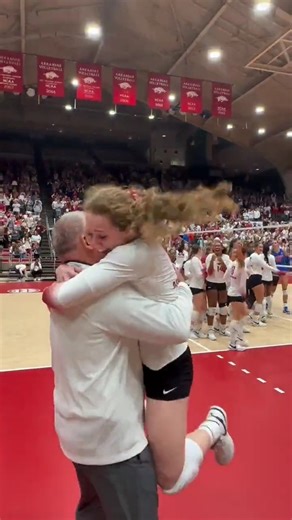 Wholesome moment ♥️ #NCAAWVB x 🎥 Arkansas Razorback Volleyball | NCAA Women's Volleyball