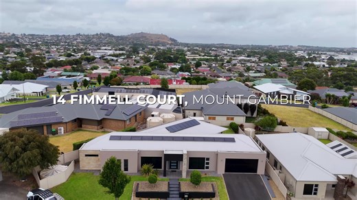 Executive Listing, Panoramic Views 14 Fimmell Court, Mount Gambier 3 🛌 2 🛀 2 🚗 $769,000 - Completely painted & remodelled inside & out - Amazing Master suite, large walk in shower, double vanity, enormous storage - Two generous living areas - Solar & Rain water to assist with living costs - Immaculately maintained & presented - Safe, friendly & convenient location First open will be Saturday 7th February at 11am or call for a private beforehand 🏡🥰 Contact me anytime and allow me the privile
