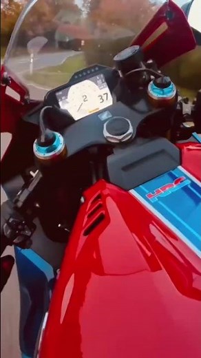 Ausfahrt #hondacbr1000rrrsp #bikerchic #hondamotorcycles #bikers #bikelife #bikesquad #biker